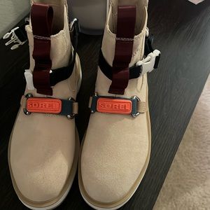 Brand New Sorel Womens Boot size 8 with tags and box. Never worn